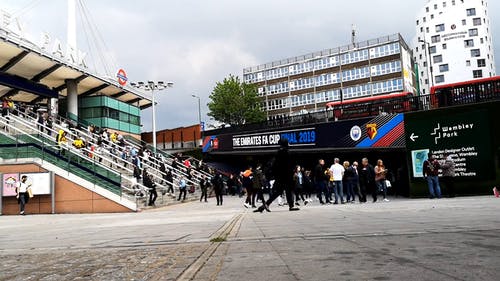 人们白天在城市交通的延时录像 · 免费素材视频