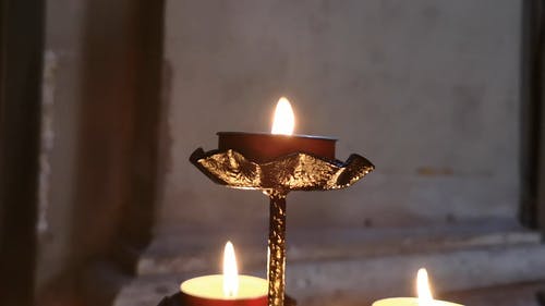 发光的蜡烛 · 免费素材视频
