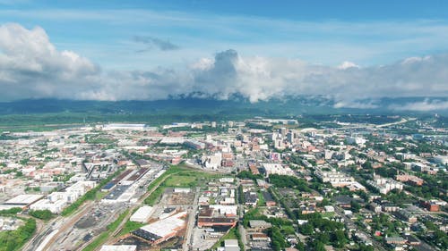 一座城市及其景观的无人机画面 · 免费素材视频