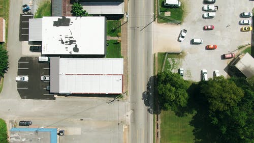 繁忙的马路的无人机画面 · 免费素材视频