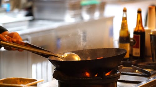 厨师用铁锅 · 免费素材视频