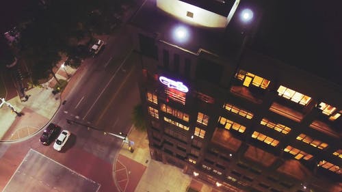 一架与美国国旗的无人机画面 · 免费素材视频