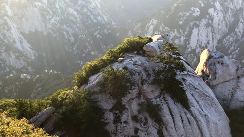 从洛基山峰的镜头与观点 · 免费素材视频