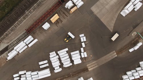从上面的叉车堆放集装箱视图 · 免费素材视频