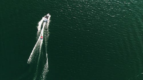 充气水上摩托艇 · 免费素材视频