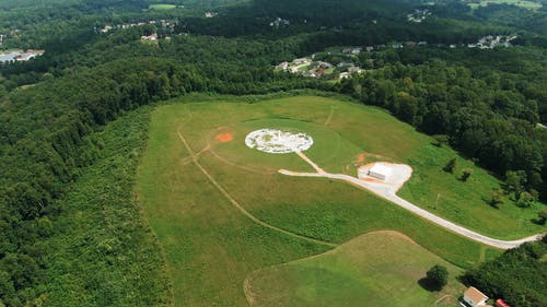 丘陵森林上的土地清理 · 免费素材视频