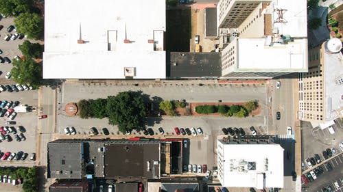 建筑物之间的街道 · 免费素材视频