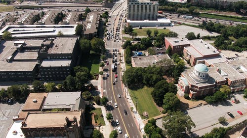 城市商业区的无人机画面 · 免费素材视频