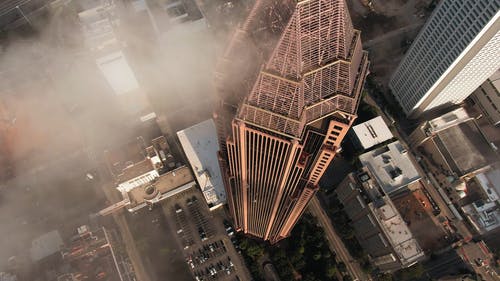 高层建筑的城市鸟瞰图 · 免费素材视频