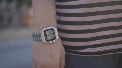戴手表的人 · 免费素材视频