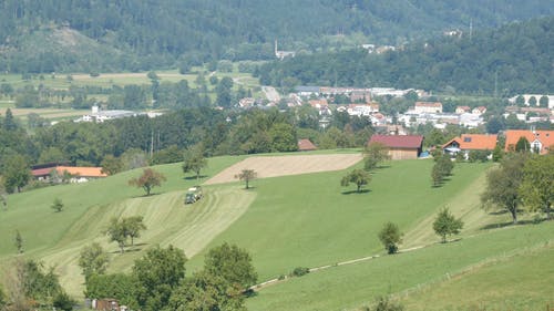 山谷中的农田 · 免费素材视频