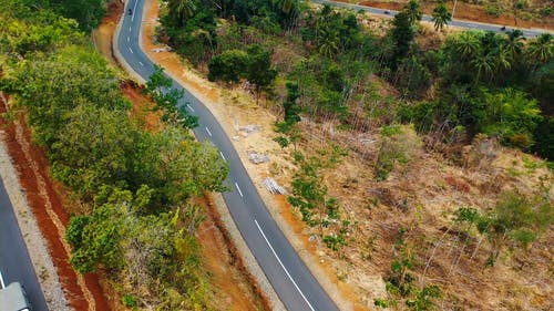 建在山坡上的道路 · 免费素材视频