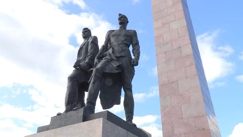 为纪念战争士兵而建造的纪念性雕像 · 免费素材视频