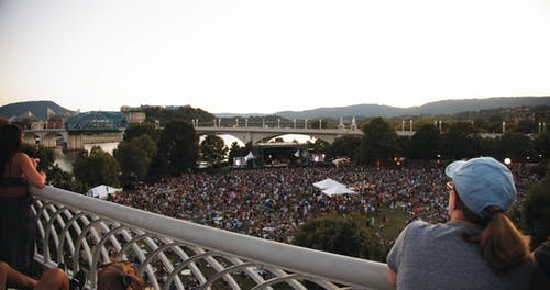 一群人看一场音乐会 · 免费素材视频