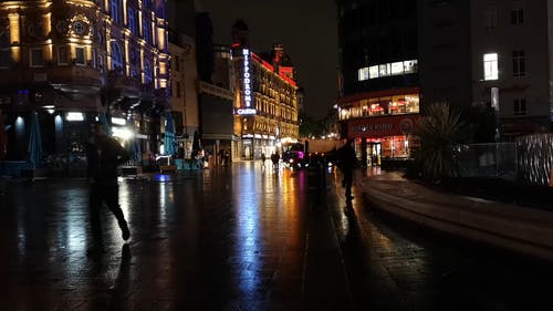 夜晚的城市风景 · 免费素材视频