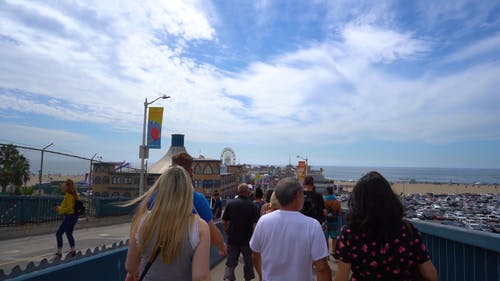 通往海滩的木板路 · 免费素材视频