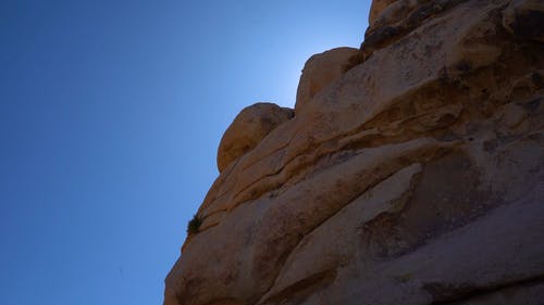 山崖上的岩层 · 免费素材视频