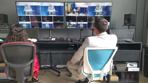 有关人,坐,女人的免费素材视频