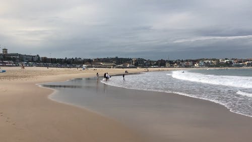 有关多云的, 岩石海岸, 波浪崩溃的免费素材视频
