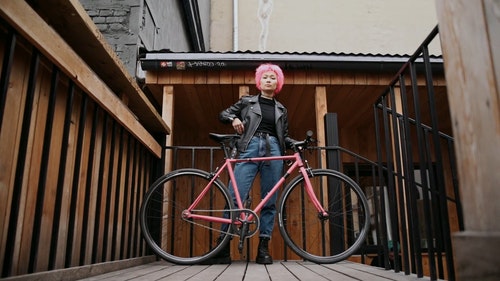 有关低角度视图,握住,牛仔裤的免费素材视频