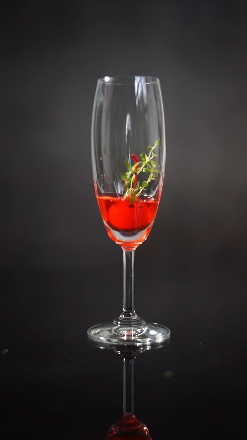 有关倾注,喝,垂直视频的免费素材视频