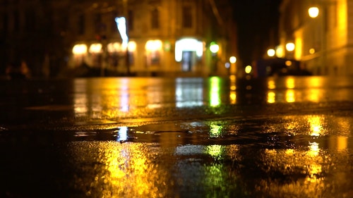有关后雨,在晚上,城市的灯光的免费素材视频