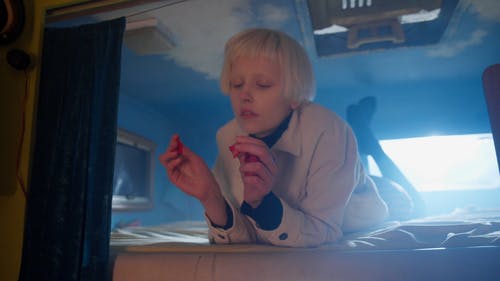 有关光鲜亮丽, 可爱的女孩, 夹克的免费素材视频