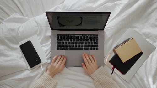 有关修剪指甲, 女人, 室内的免费素材视频