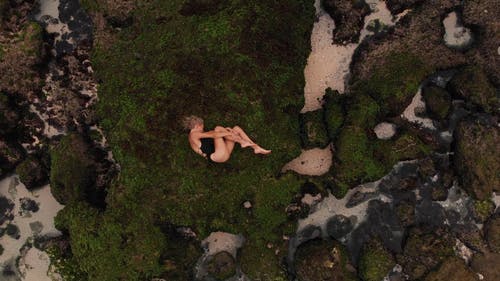 有关女人, 岩石, 从上面的免费素材视频