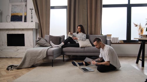 有关人, 休闲装, 呆在家里的免费素材视频