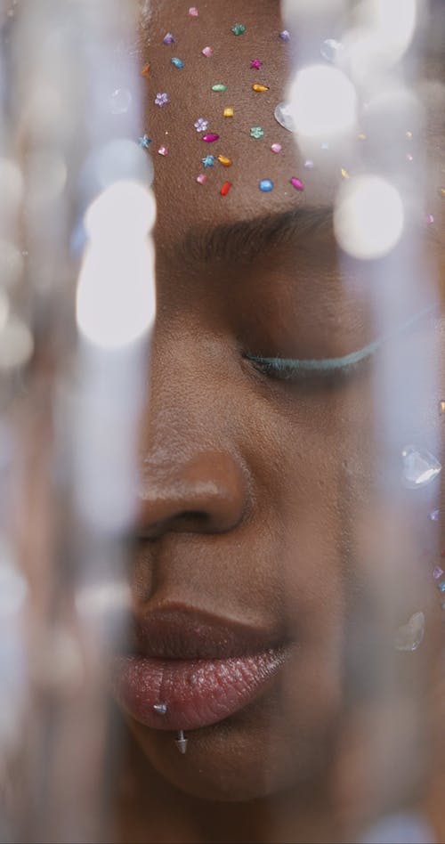 有关亮片, 垂直视频, 女人的免费素材视频