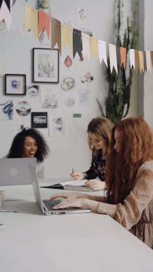 有关同事, 垂直视频, 多样化的免费素材视频