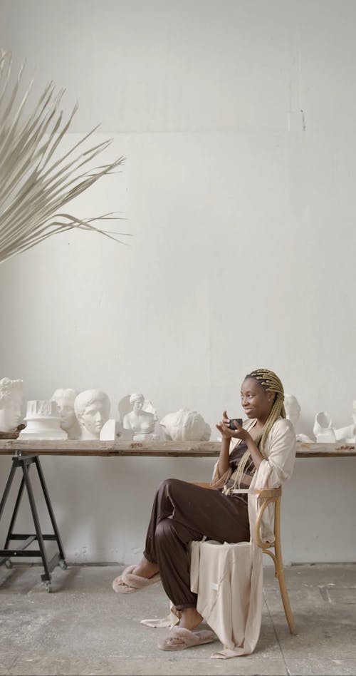 有关咖啡, 坐, 垂直视频的免费素材视频