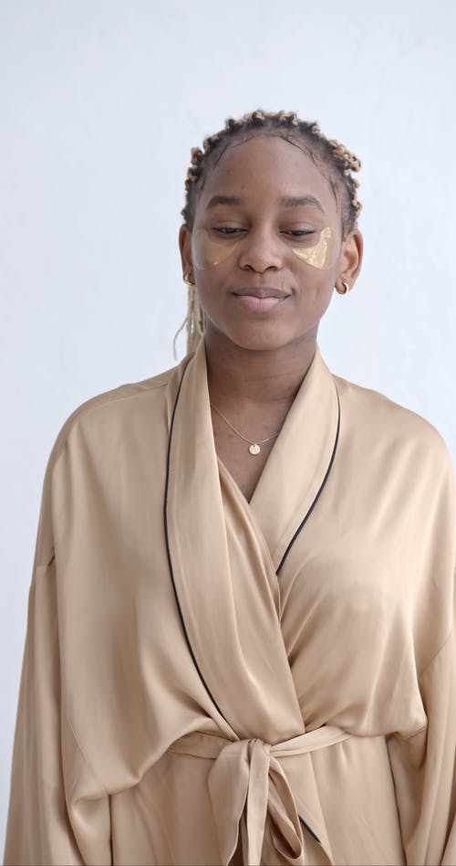 有关垂直视频, 女人, 微笑的免费素材视频