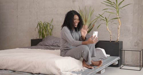 有关3C用品, 坐, 大笑的免费素材视频