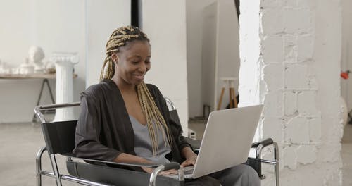 有关坐, 会话, 笔记本电脑的免费素材视频