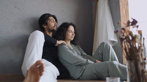 有关一对, 吻, 在家的免费素材视频