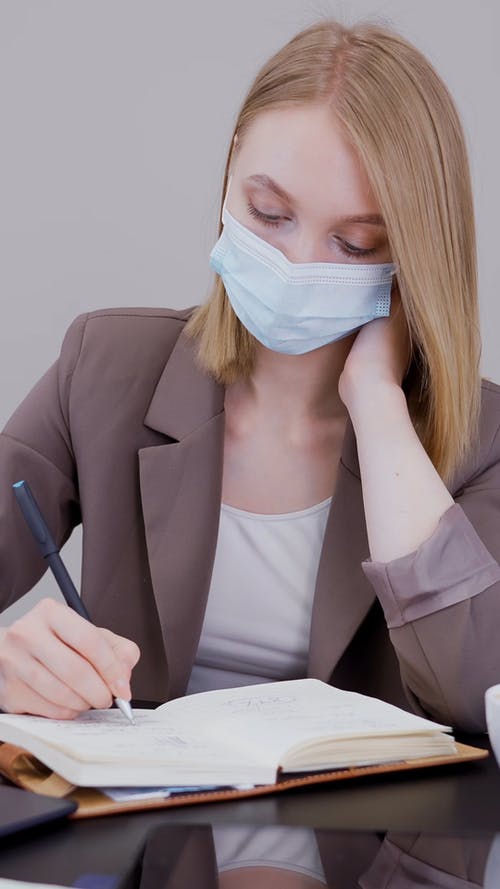 有关上班服, 冠状病毒, 原子笔的免费素材视频