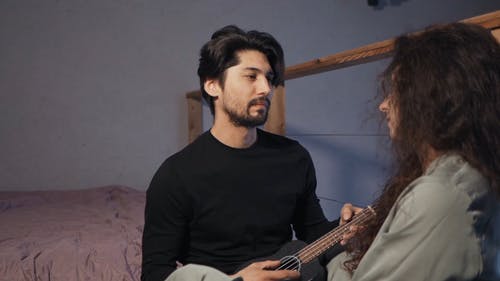 有关人, 四弦琴, 女人的免费素材视频