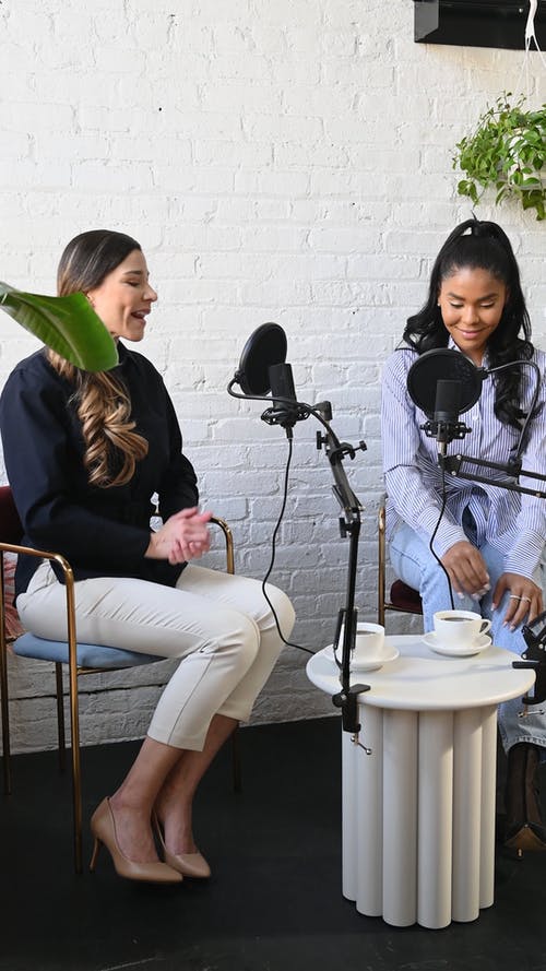 有关2, 喝咖啡, 坐的免费素材视频