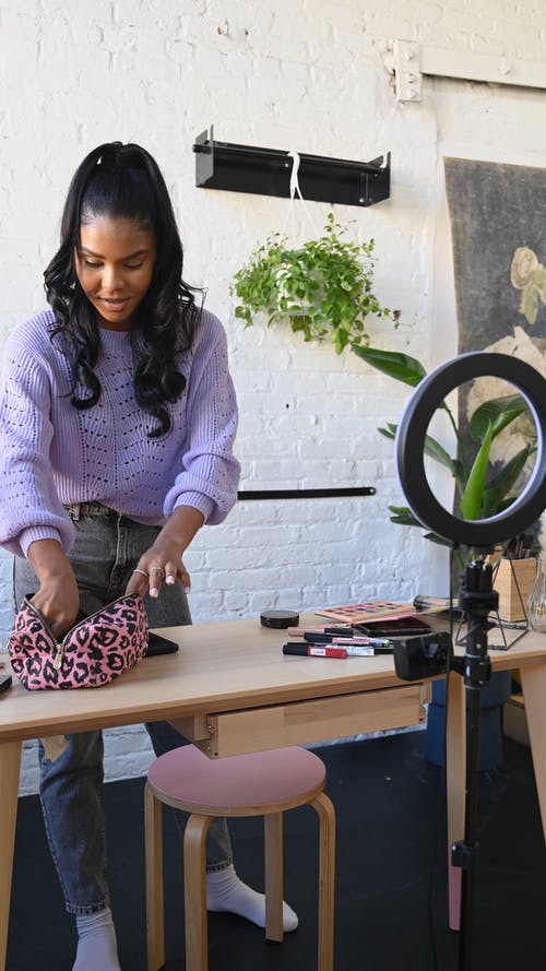 有关口红, 垂直视频, 基础的免费素材视频