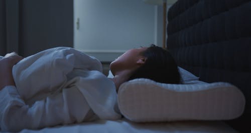 有关亚麻床单, 夜晚的, 失眠的免费素材视频
