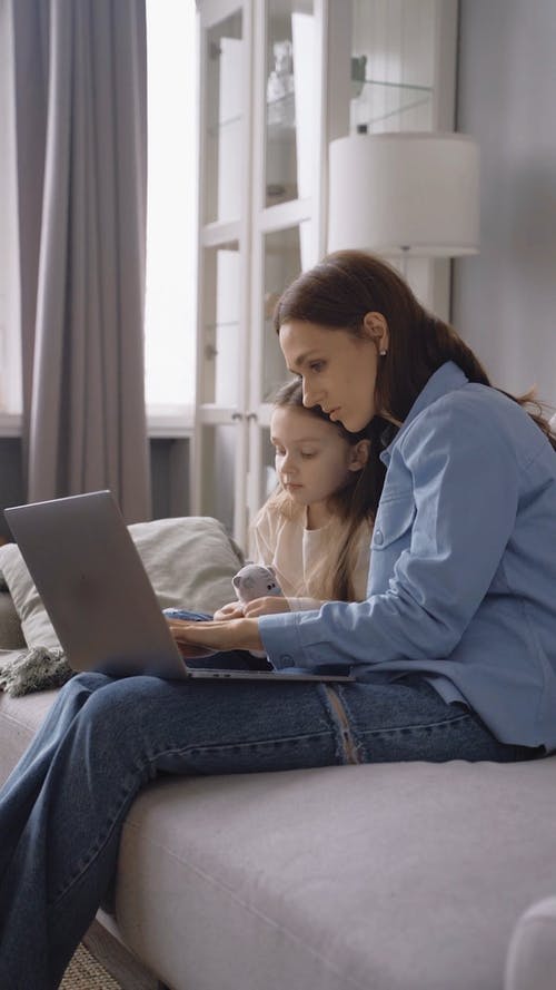 有关儿童, 垂直视频, 女儿的免费素材视频