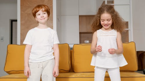 有关一起, 兄弟姐妹, 在家的免费素材视频