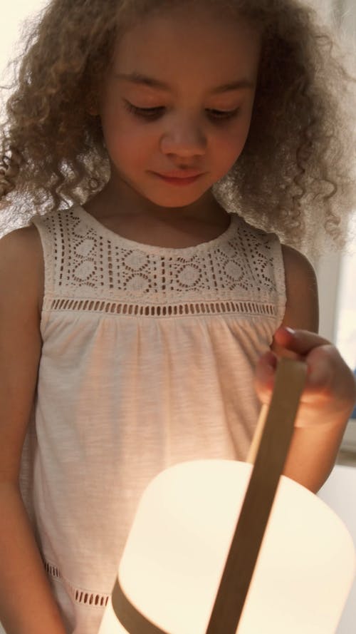 有关光, 儿童, 可爱的免费素材视频