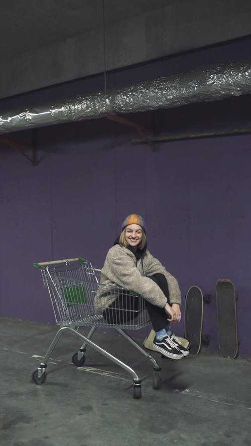 有关停车场, 坐, 垂直视频的免费素材视频