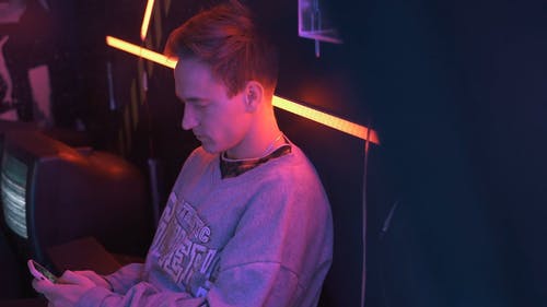 有关led 灯, 上网, 人的免费素材视频