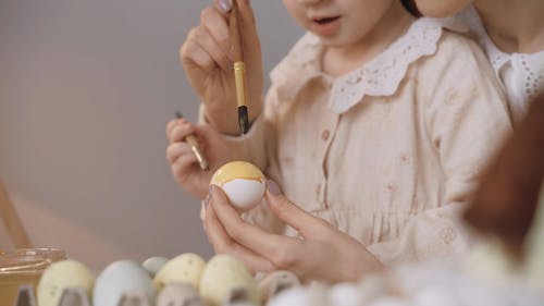 有关儿童, 复活节装饰品, 女儿的免费素材视频