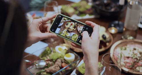 有关iPhone, 吃, 图片的免费素材视频