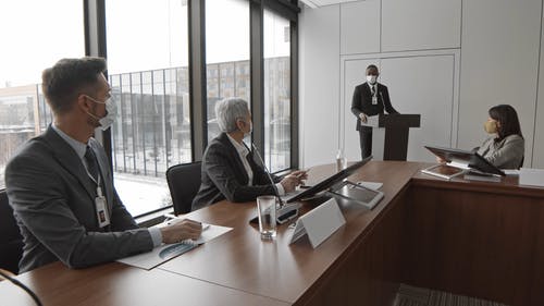 有关口罩, 商业, 坐的免费素材视频